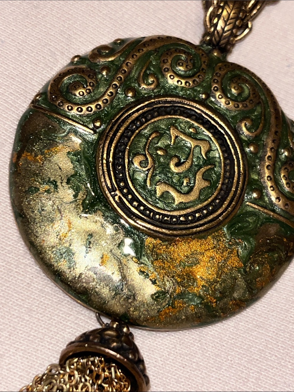 Chicos Vintage-Inspired Asian style Green Gold Tassel Pendant Necklace - Picture 3 of 4